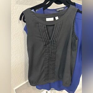 New York and company black sleeveless keyhole top XS